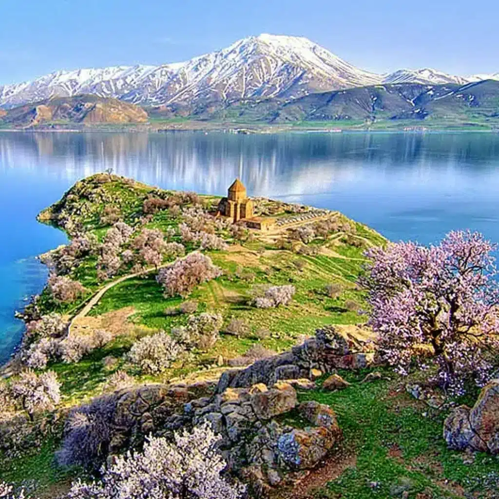 راهنمای کامل رزرو هتل در وان ترکیه