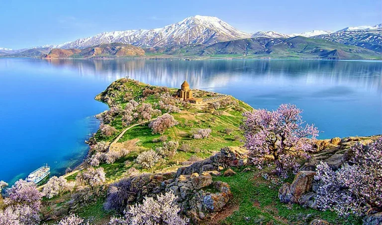 راهنمای کامل رزرو هتل در وان ترکیه