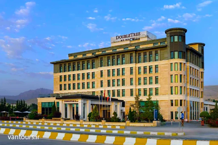 جامعترین مقایسه هتل های وان